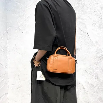 първият слой от естествена кожа малка черна верблюжья чанта през рамо за жени реколта чанта ръчна изработка с капак на рамото 1