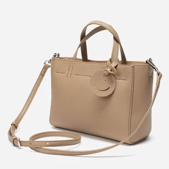 Висококачествена дамска чанта-тоут.Модерна чанта пролетта 2023 година.Просто женствена чанта голям капацитет. 2